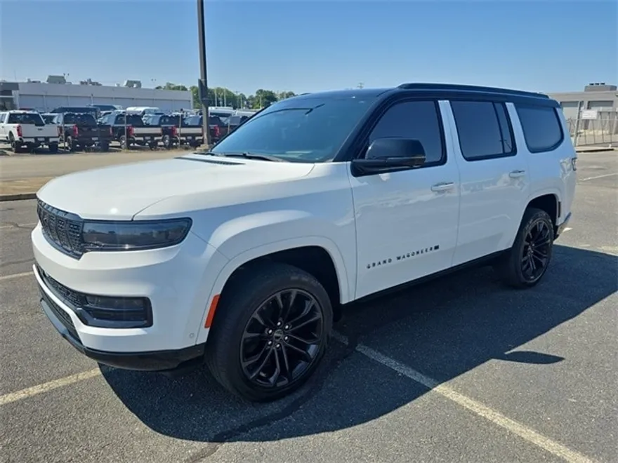 2023 Jeep Grand Wagoneer III photo 1