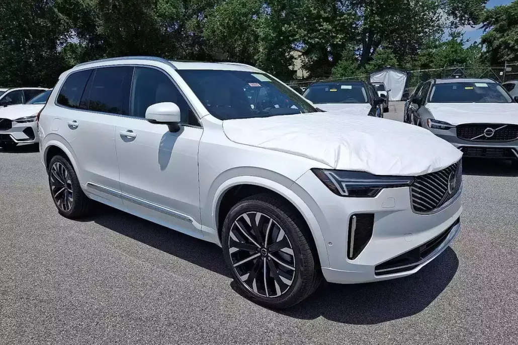 2026 Volvo XC90 Plus photo 1