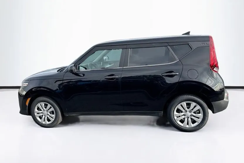 2022 Kia Soul LX photo 1