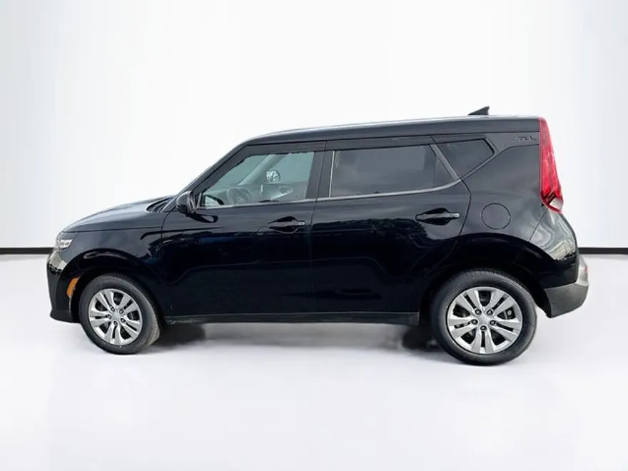 2022 Kia Soul LX photo 1