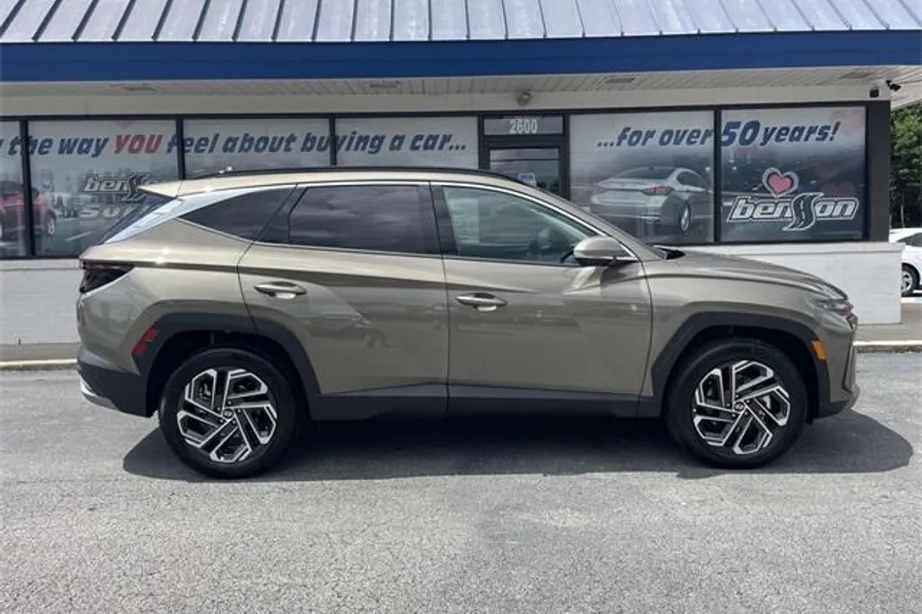 2025 Hyundai Tucson Hybrid Limited photo 1