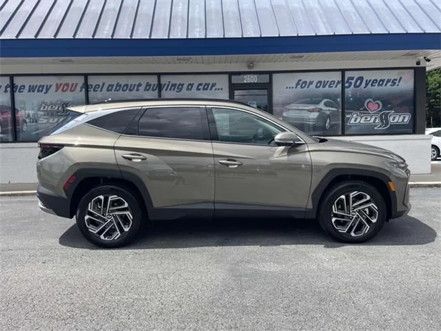 2025 Hyundai Tucson Hybrid Limited photo 1