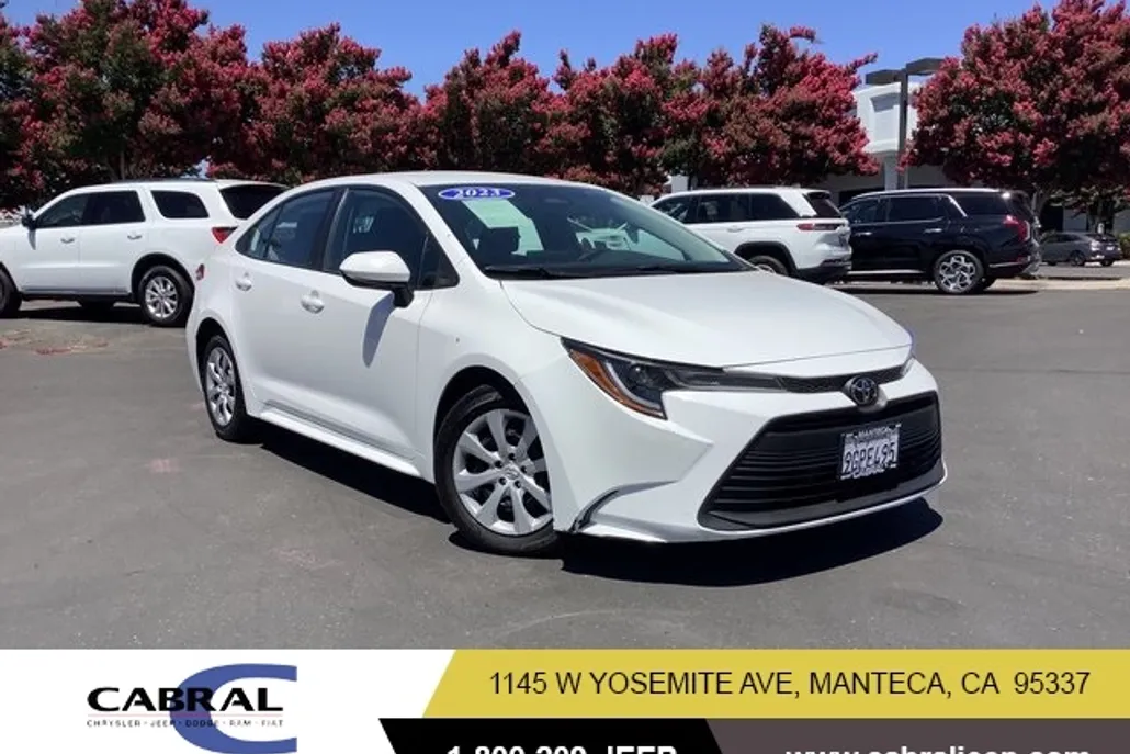 2023 Toyota Corolla LE photo 1