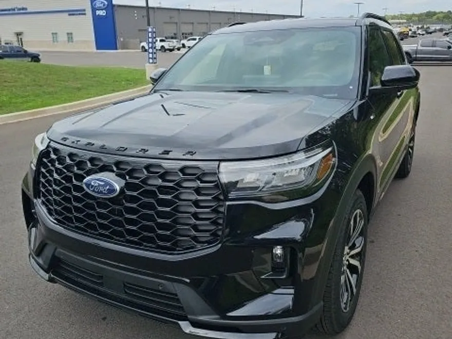 2025 Ford Explorer ST-Line photo 1