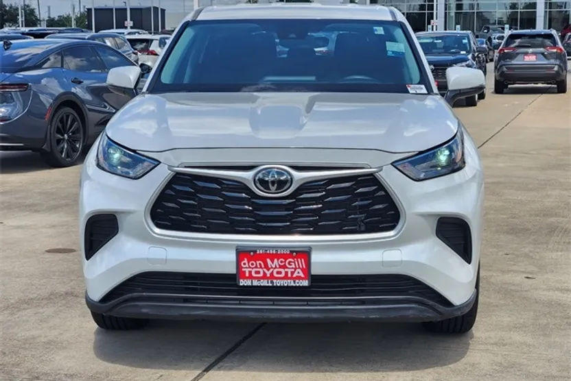 2023 Toyota Highlander L photo 1