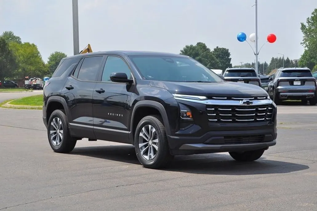 2026 Chevrolet Equinox LT photo 1