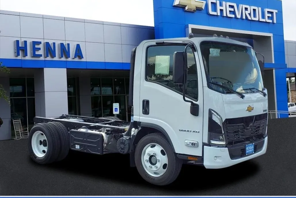 2025 Chevrolet Silverado photo 1