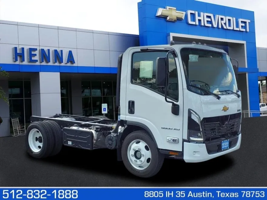 2025 Chevrolet Silverado photo 1