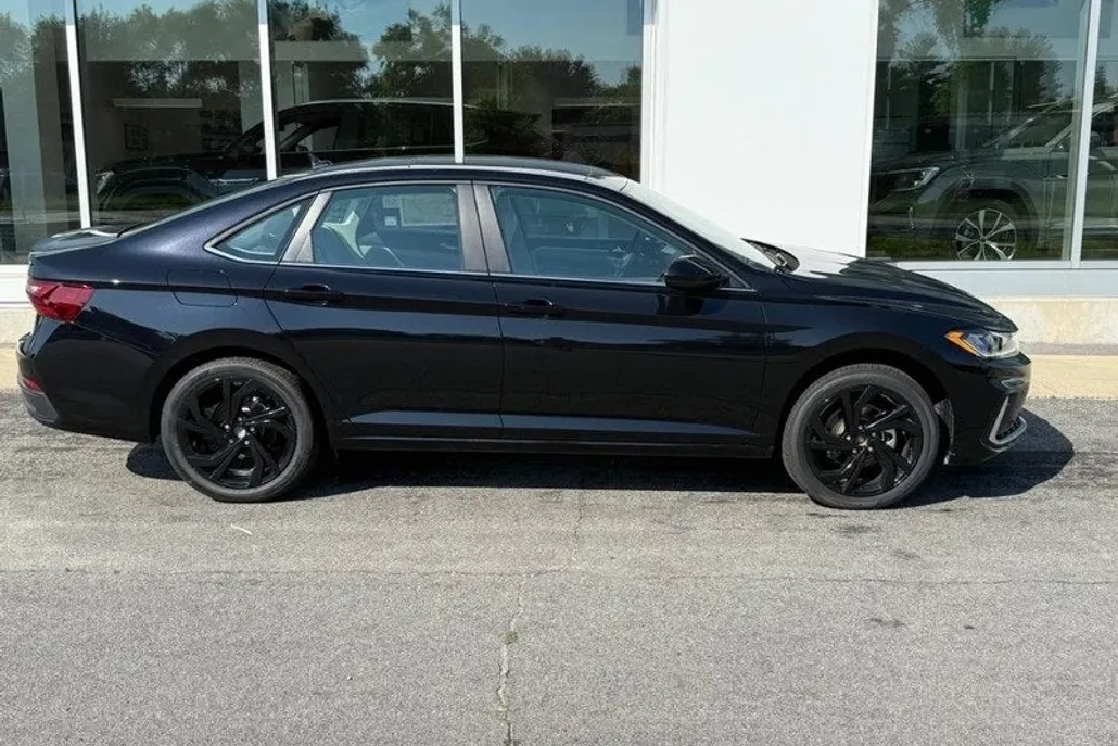 2025 Volkswagen Jetta 1.5T SE photo 1