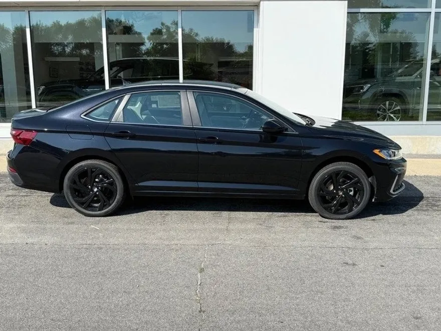2025 Volkswagen Jetta 1.5T SE photo 1