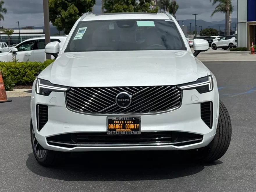 2025 Volvo XC90 B5 Plus photo 1