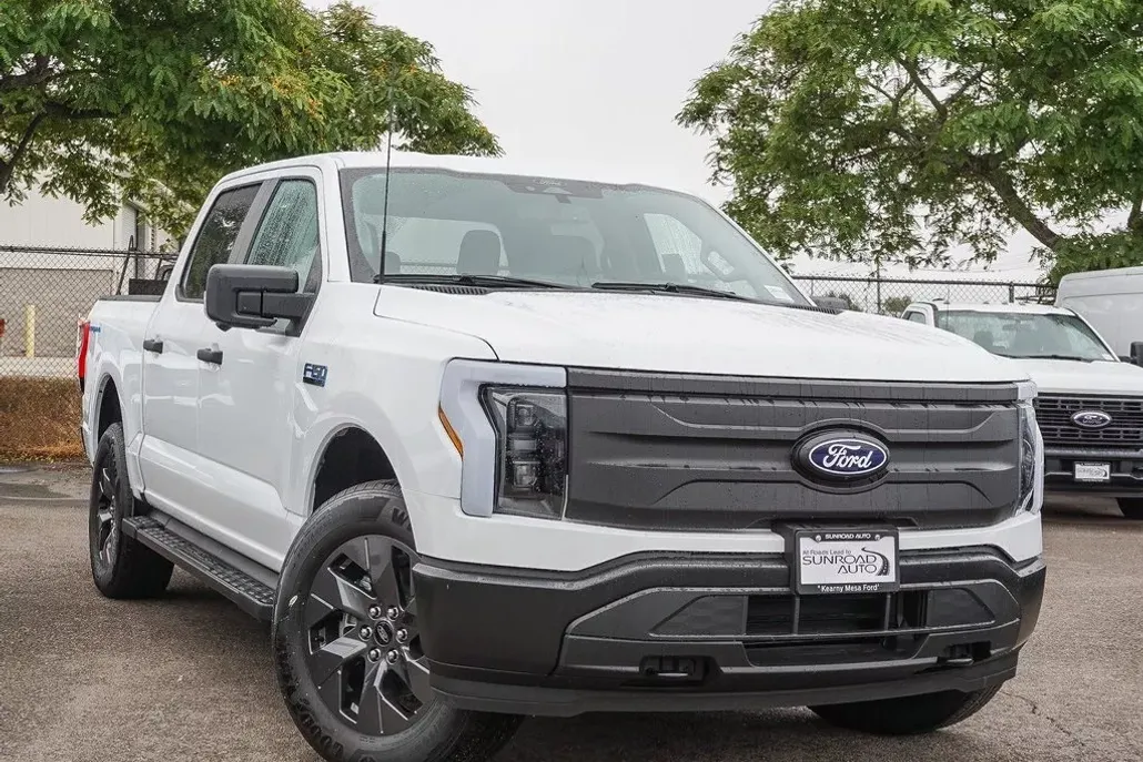 2024 Ford F-150 Lightning photo 1