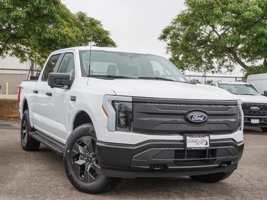 2024 Ford F-150 Lightning photo 1