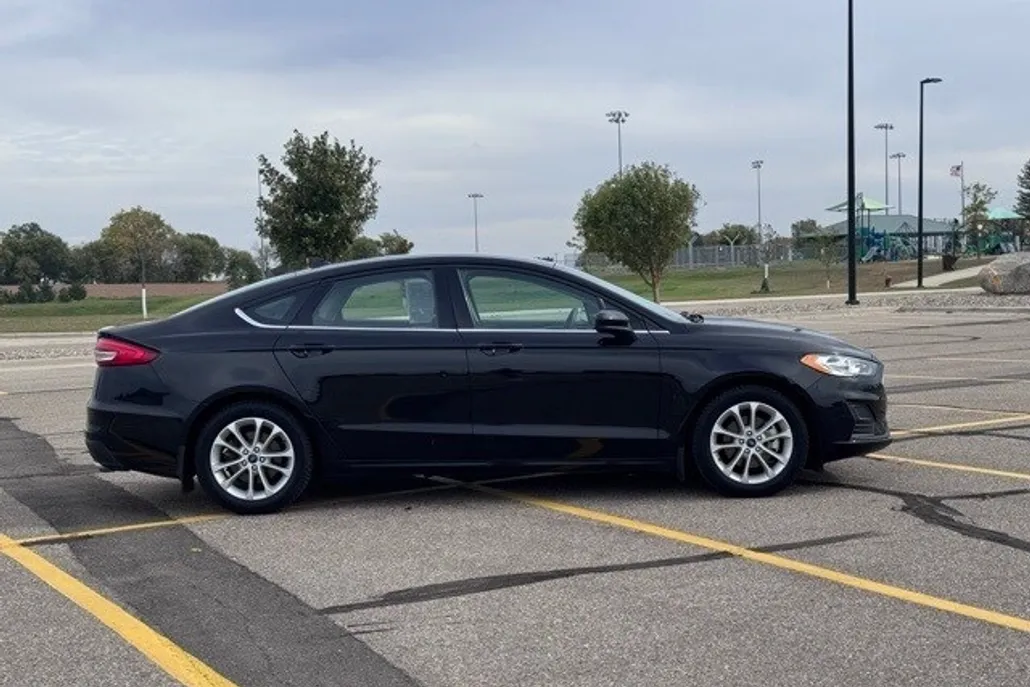 2020 Ford Fusion SE photo 1