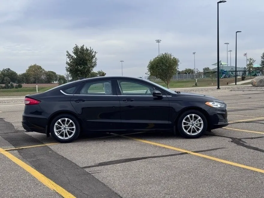 2020 Ford Fusion SE photo 1