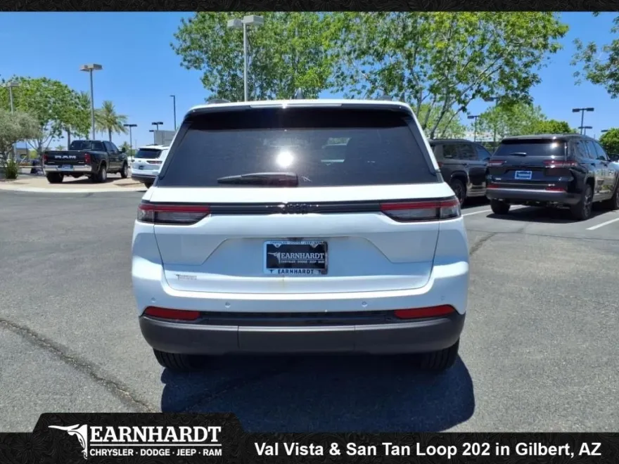 2025 Jeep Grand Cherokee Laredo Altitude photo 1