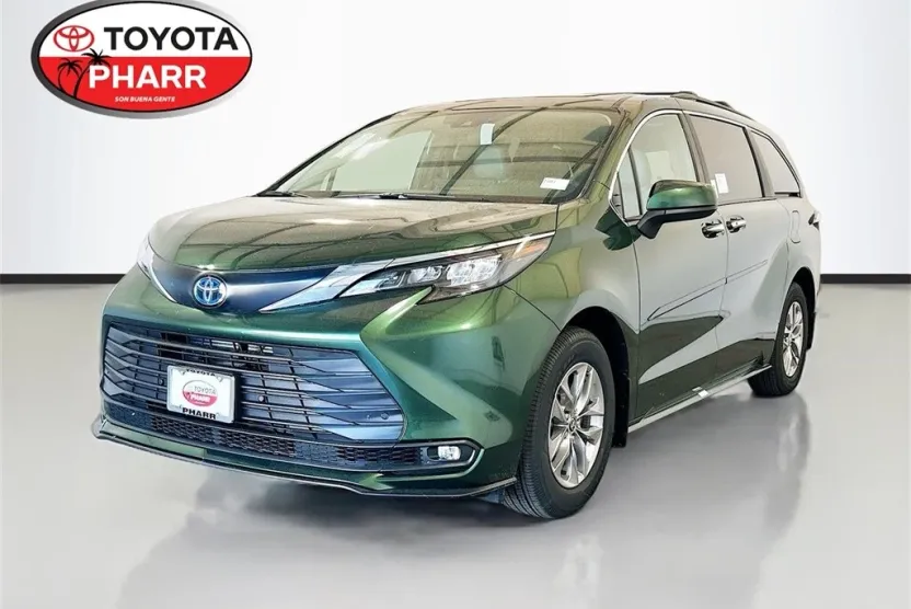 2025 Toyota Sienna XLE photo 1