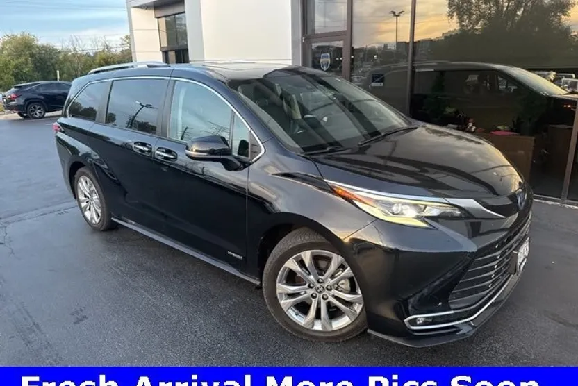 2021 Toyota Sienna Platinum photo 1