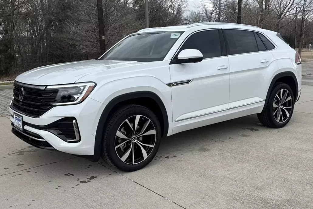2025 Volkswagen Atlas Cross Sport SEL Premium R-Line photo 1
