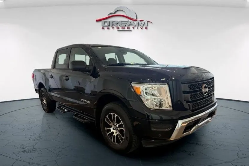 2023 Nissan Titan SV photo 1