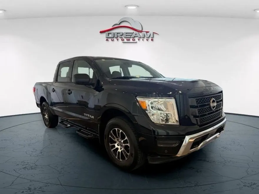 2023 Nissan Titan SV photo 1