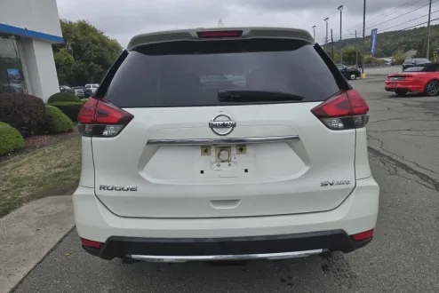 2017 Nissan Rogue SV photo 3
