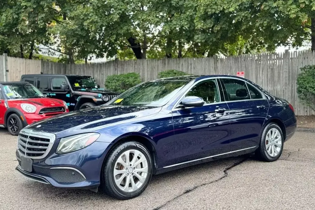 2017 Mercedes Benz E 300 Sedan photo 1