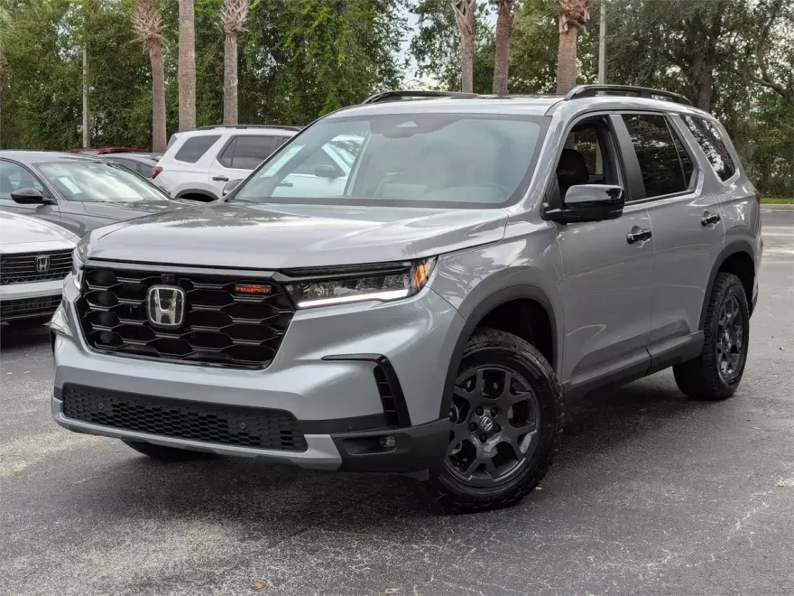 2025 Honda Pilot TrailSport photo 1