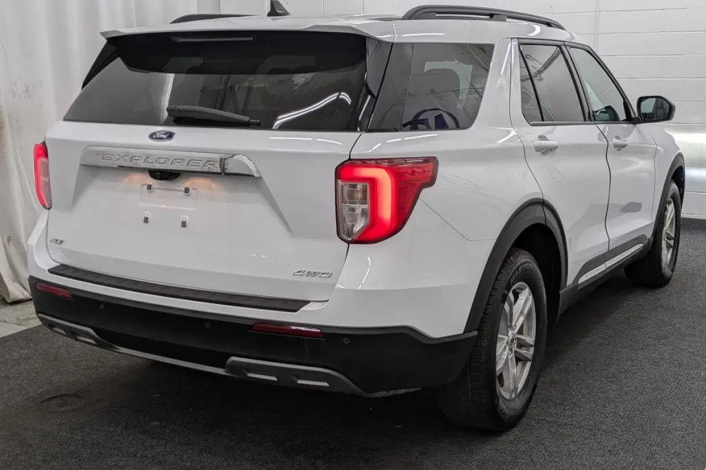 2021 Ford Explorer XLT photo 1