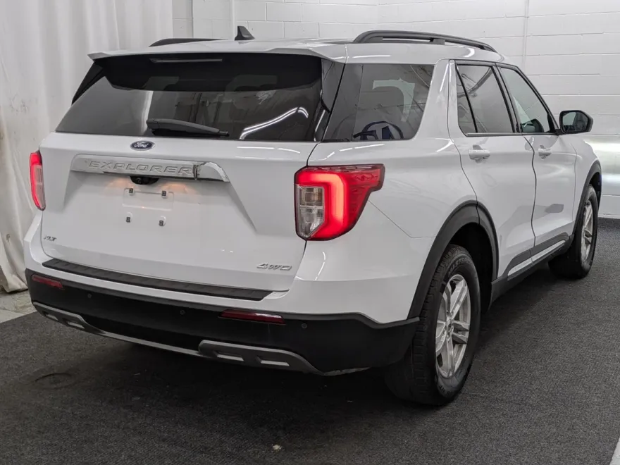 2021 Ford Explorer XLT photo 1