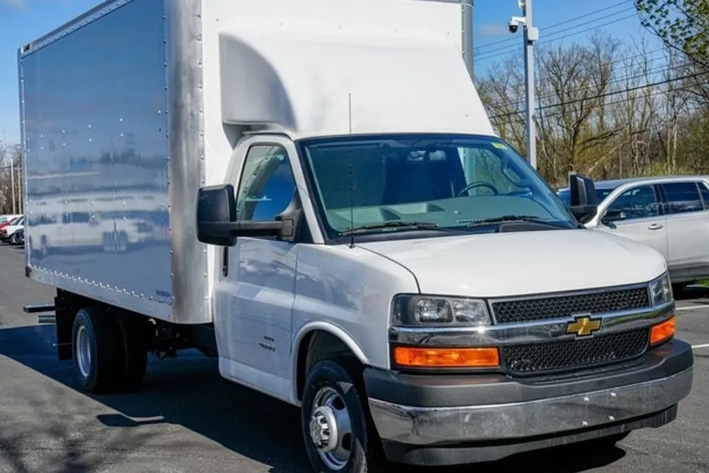 2024 Chevrolet Express Cutaway Van photo 1