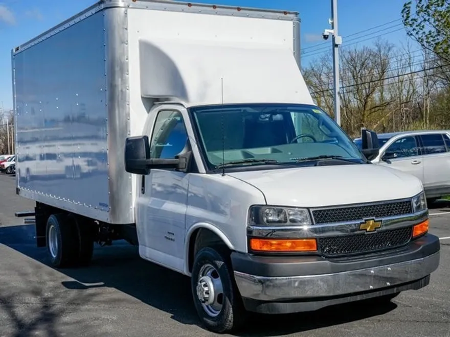 2024 Chevrolet Express Cutaway Van photo 1