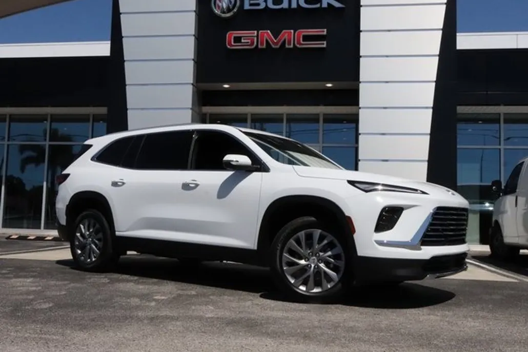 2025 Buick Enclave Preferred photo 1