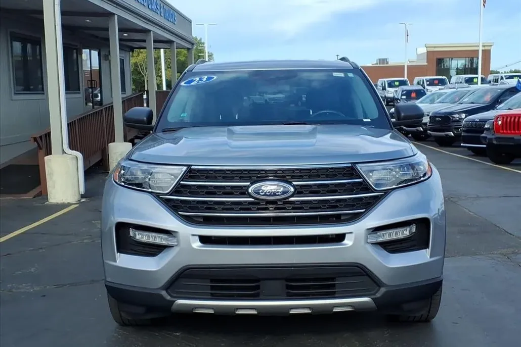2022 Ford Explorer XLT photo 1