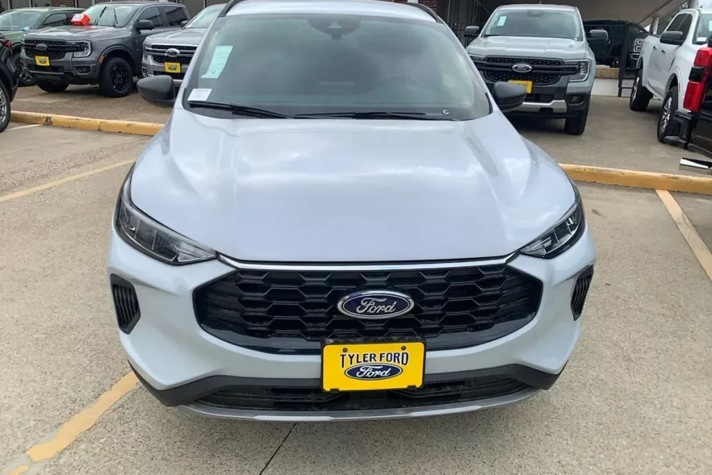 2025 Ford Escape ST-Line photo 1