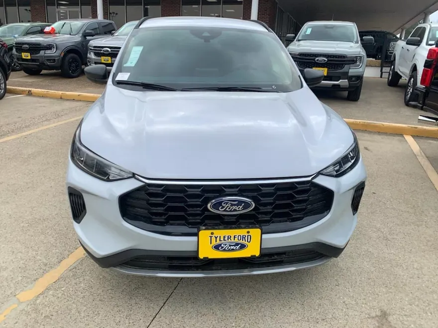 2025 Ford Escape ST-Line photo 1