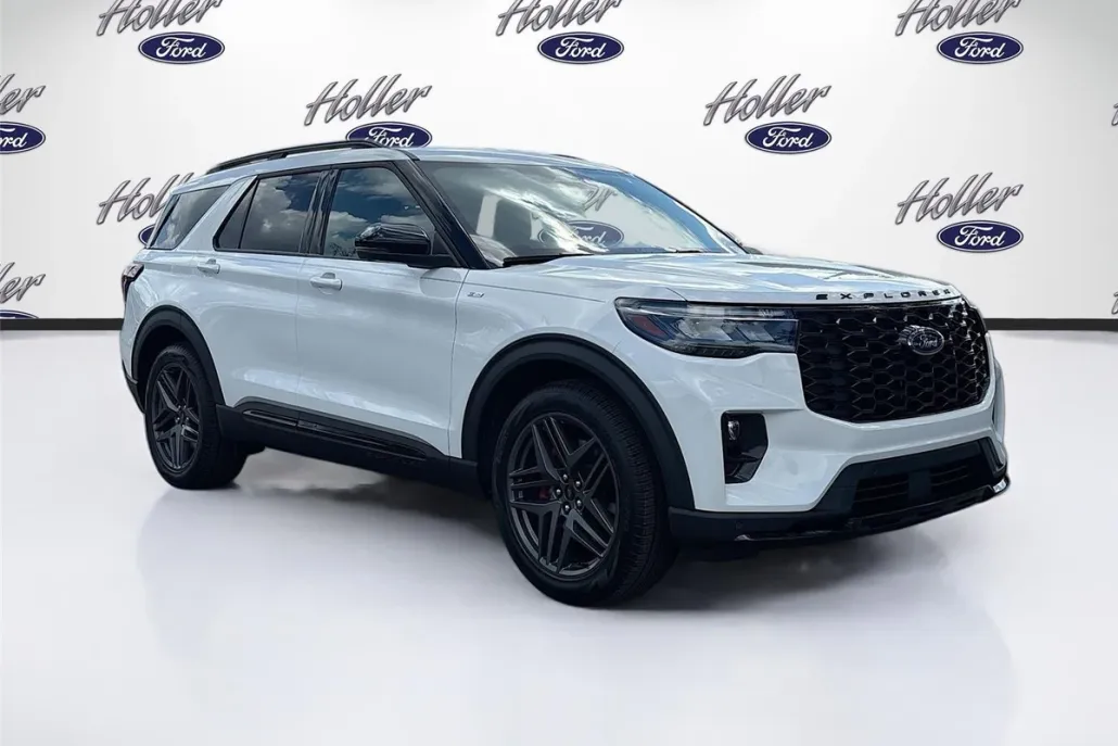 2025 Ford Explorer ST-Line photo 1