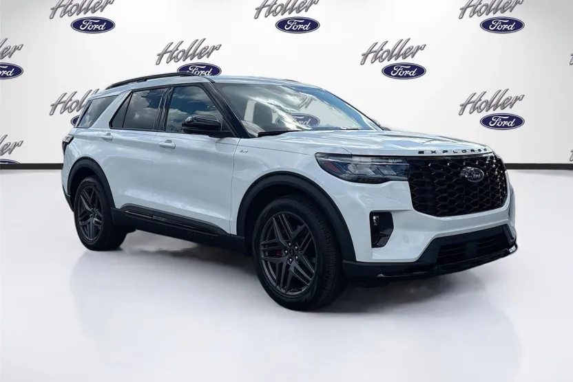 2025 Ford Explorer ST-Line photo 1