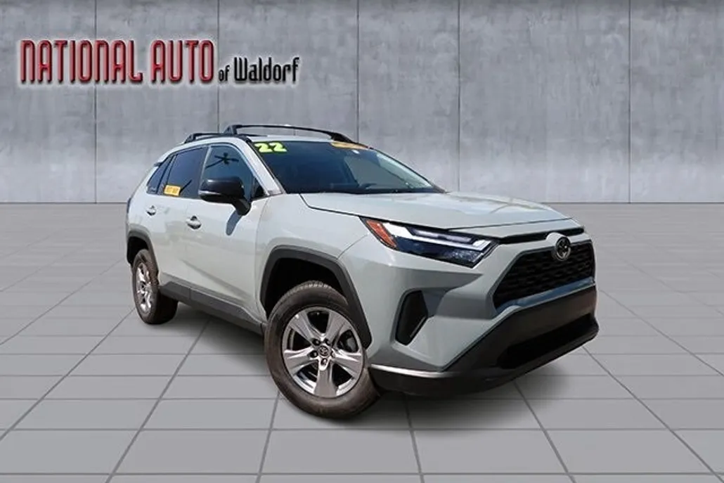 2022 Toyota RAV4 XLE photo 1