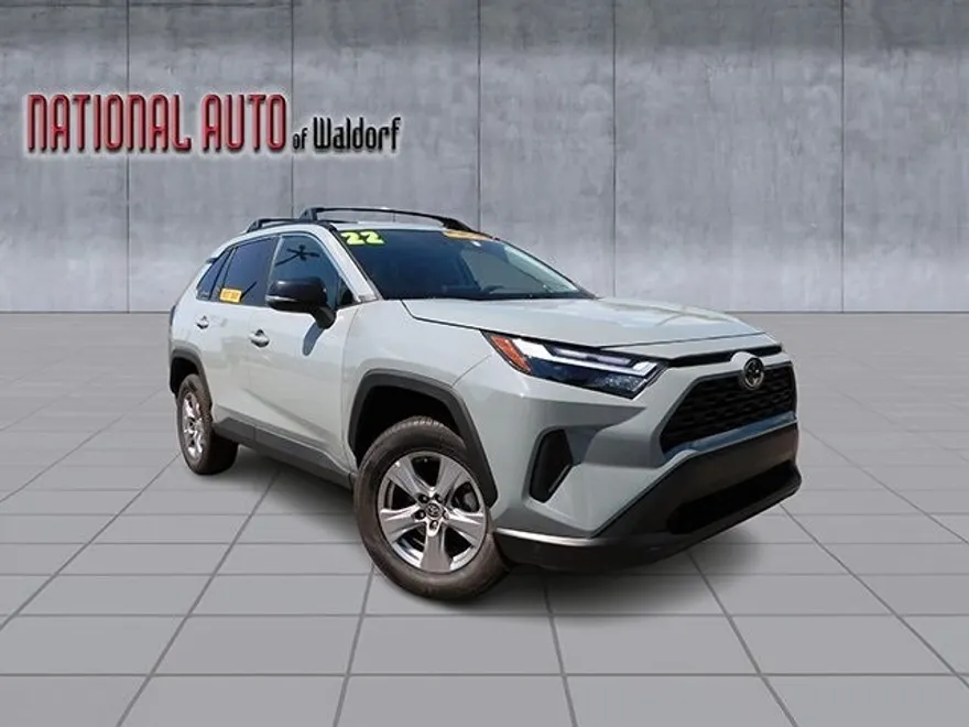 2022 Toyota RAV4 XLE photo 1