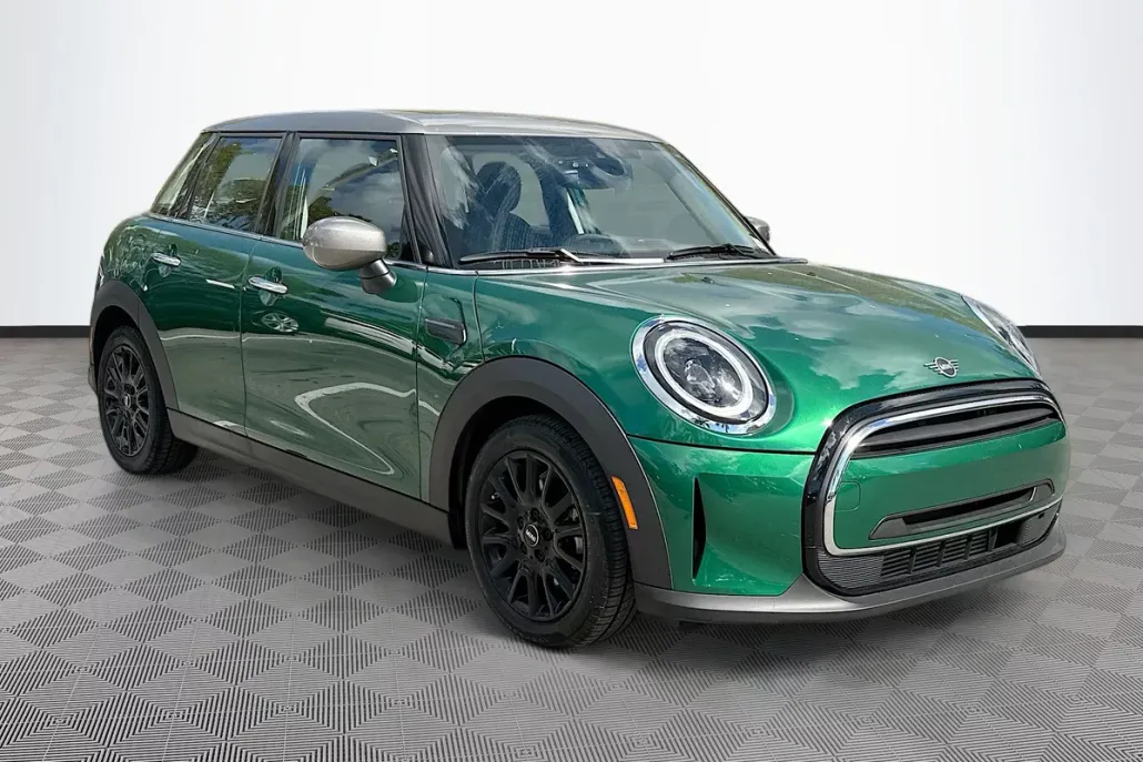 2024 Mini Cooper Hardtop 4 Door Signature photo 1