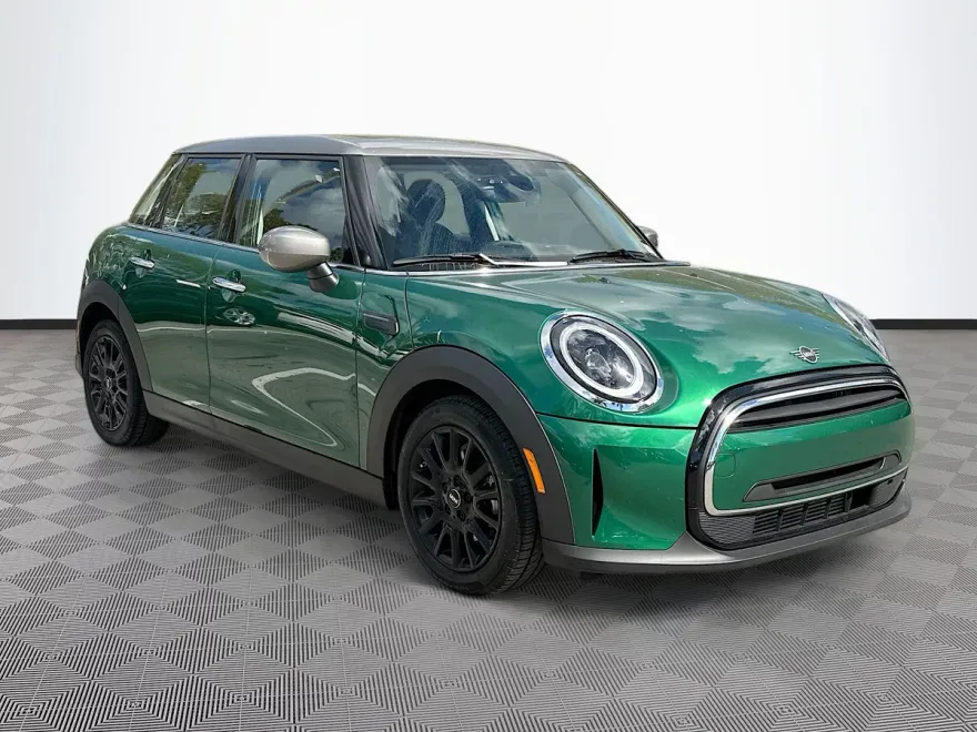 2024 Mini Cooper Hardtop 4 Door Signature photo 1