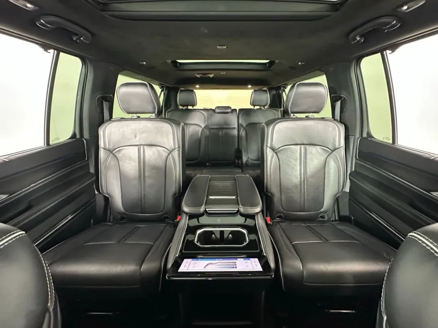 2024 Jeep Grand Wagoneer L II photo 1