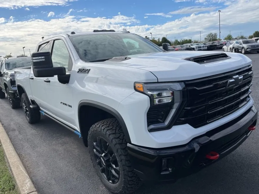 2026 Chevrolet Silverado 2500HD LTZ photo 1
