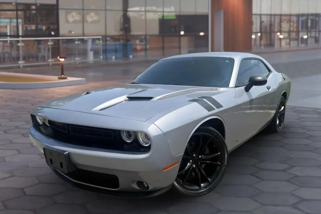2016 Dodge Challenger SXT Plus photo 1