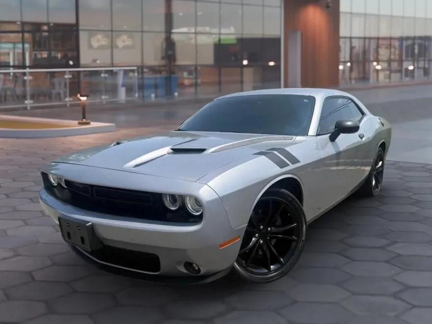 2016 Dodge Challenger SXT Plus photo 1