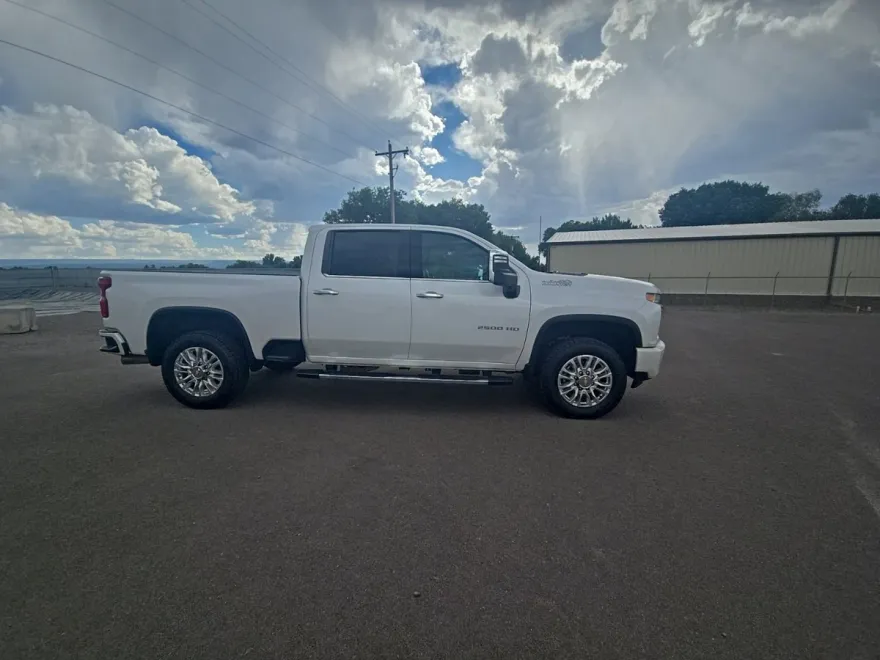 2022 Chevrolet Silverado 2500HD High Country photo 1