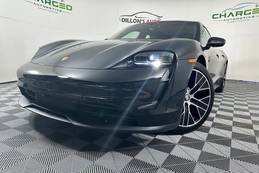 2021 Porsche Taycan Base photo 1