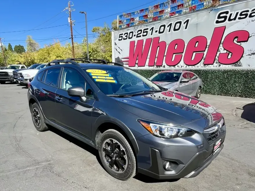 2023 Subaru Crosstrek Premium photo 1