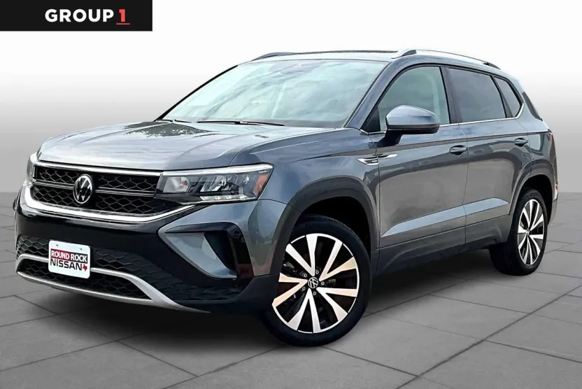 2024 Volkswagen Taos SE photo 1